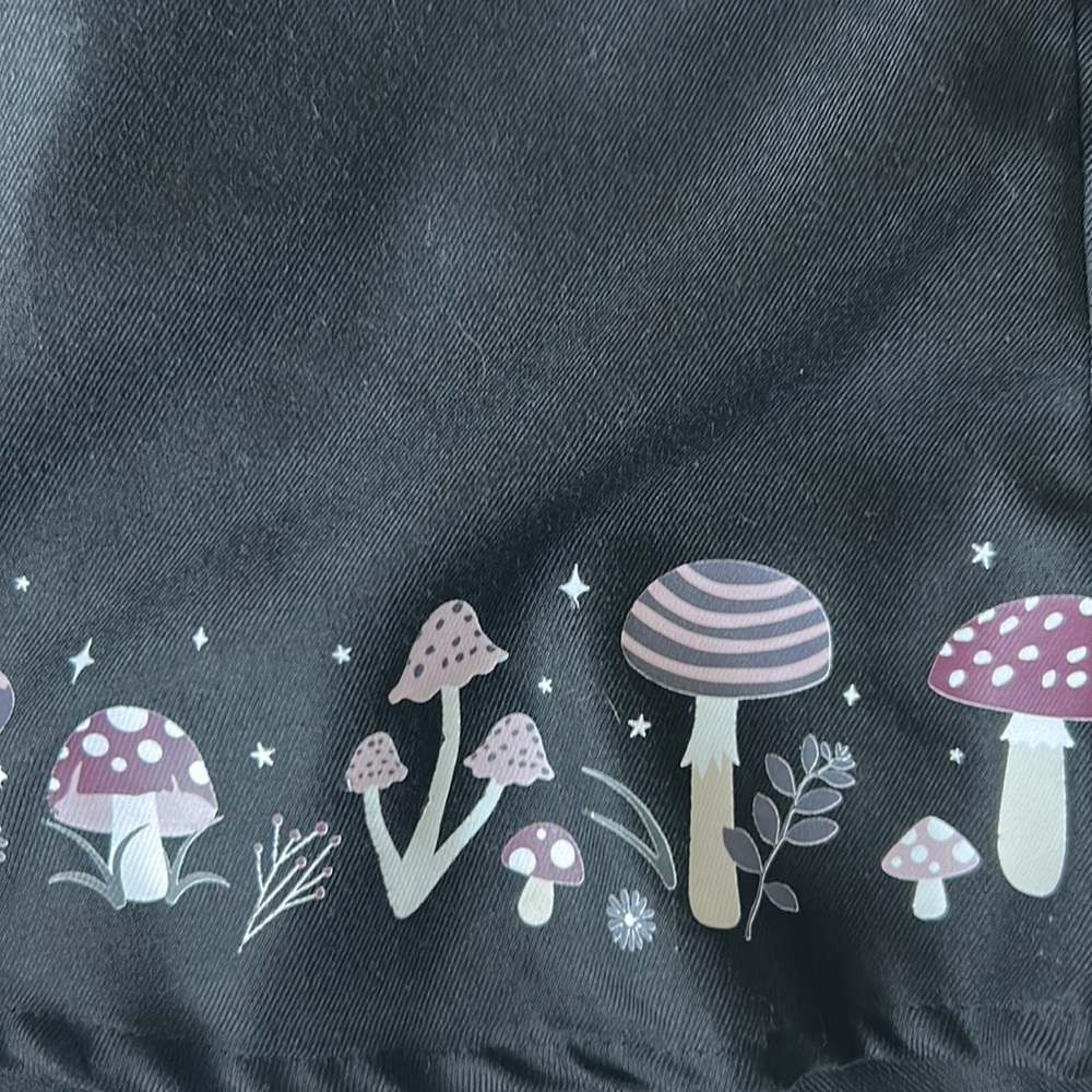 Black mushroom suspender skirt - Picture 4 of 4